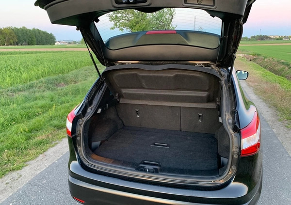 Nissan Qashqai cena 34900 przebieg: 104000, rok produkcji 2016 z Szklarska Poręba małe 742